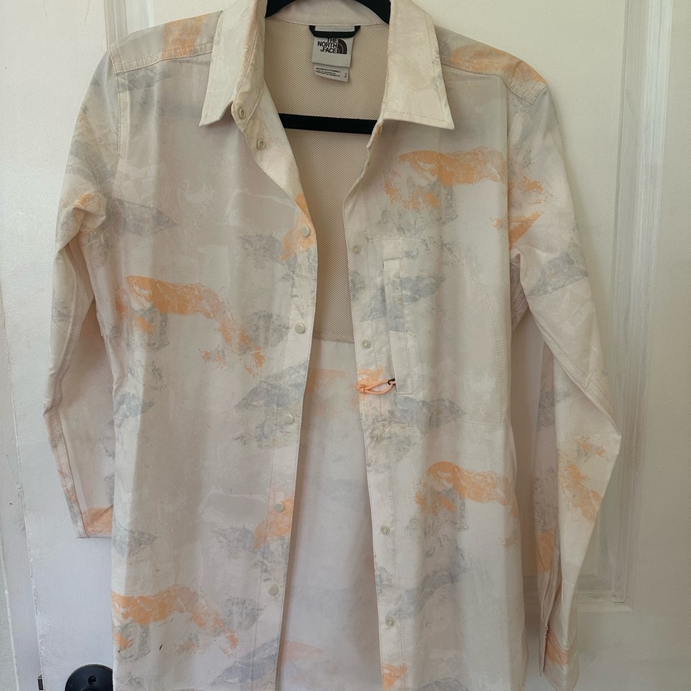North Face upf 50 sun shirt NWOT